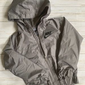 Nike rainjacket for boys size 4/5